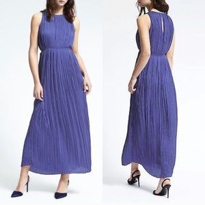 ⬇️$22 Purple pleated Banana Republic maxi dress